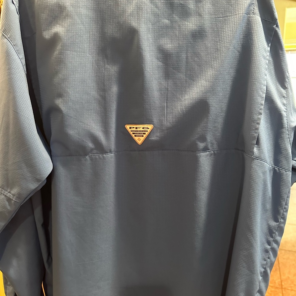 Breathable cooling men’s shirt blue like new